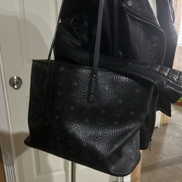 **SOLD** MCM Anya Top Zip Shopper in Visetos - Picture 3 of 12